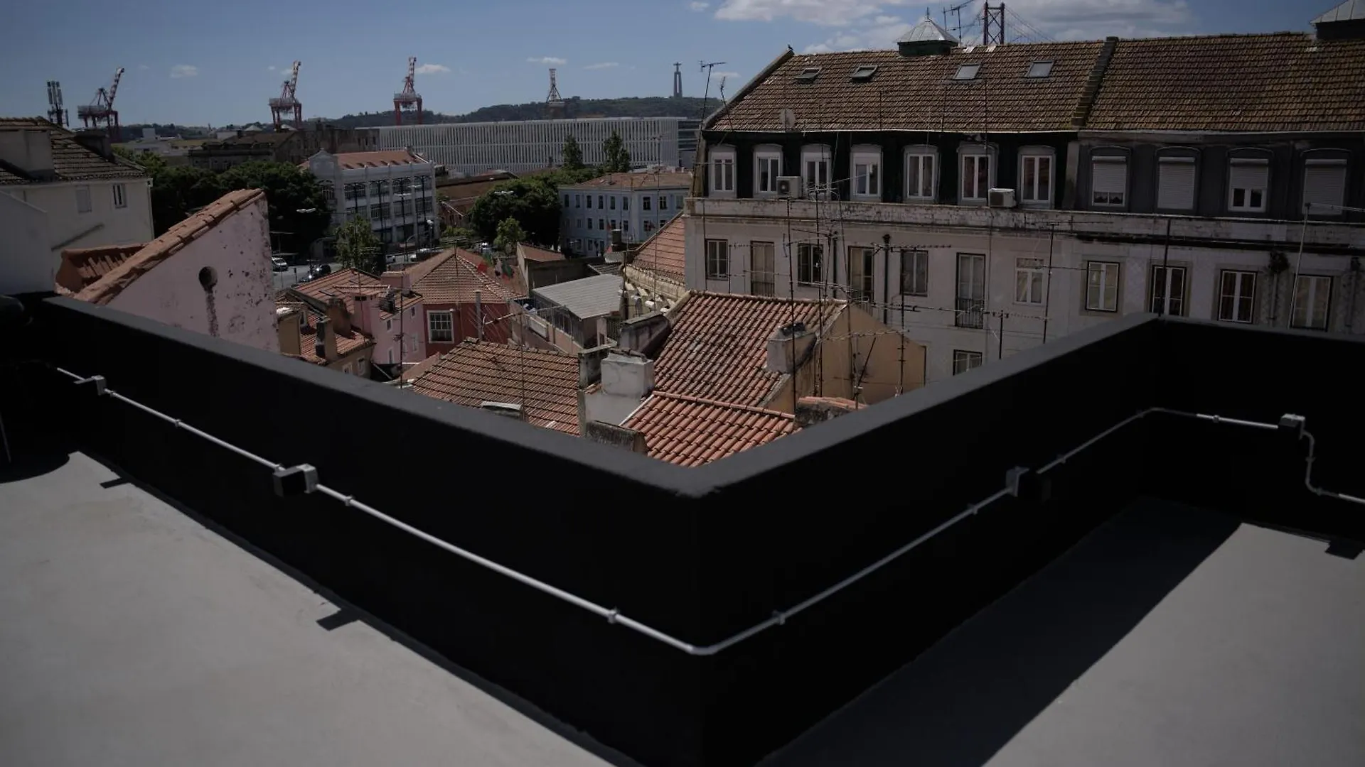 Elegant Central Lisbon Flat Shared Outstanding Terrace